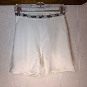 Yitty Fabletics Women's Size M Major
Label High Waist Biker Shorts white